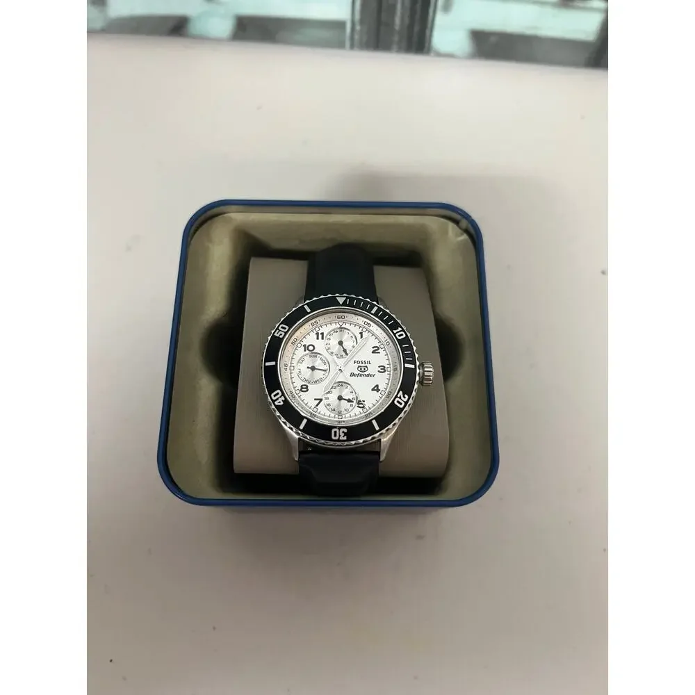 Fossil Men's Defender DEC1006 Sport Dive Style Watch White Dial Leather Tin